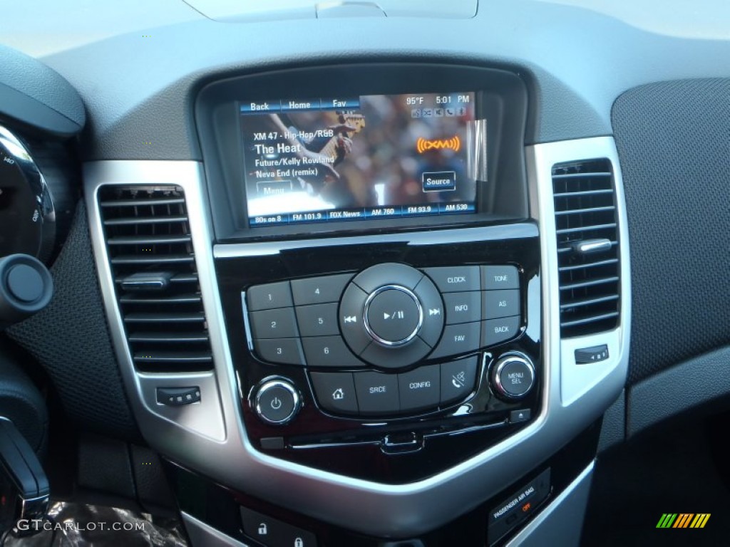 2014 Chevrolet Cruze LT Controls Photo #82452140