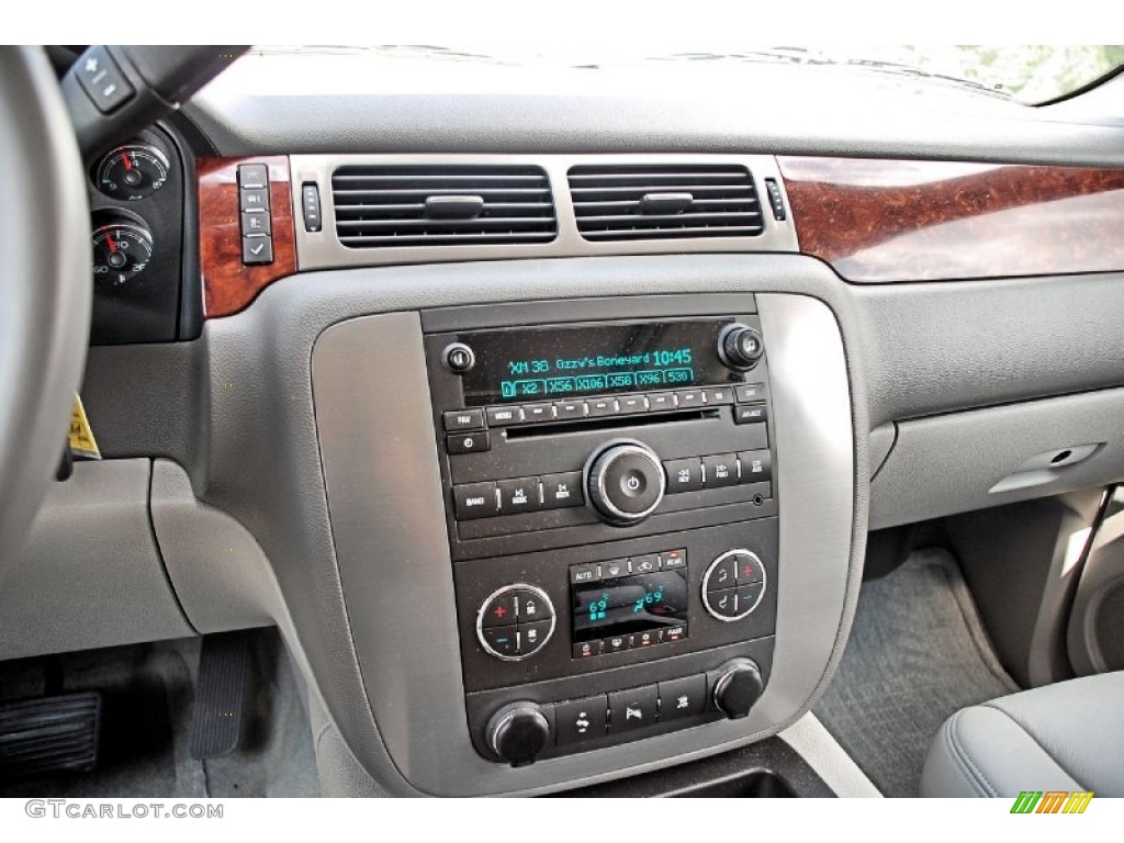 2010 GMC Yukon XL SLT 4x4 Controls Photo #82454562