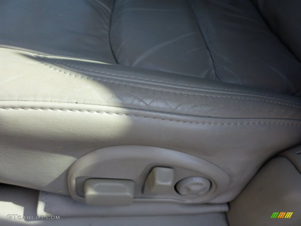 2002 DeVille DHS - White Diamond Pearl / Neutral Shale photo #17