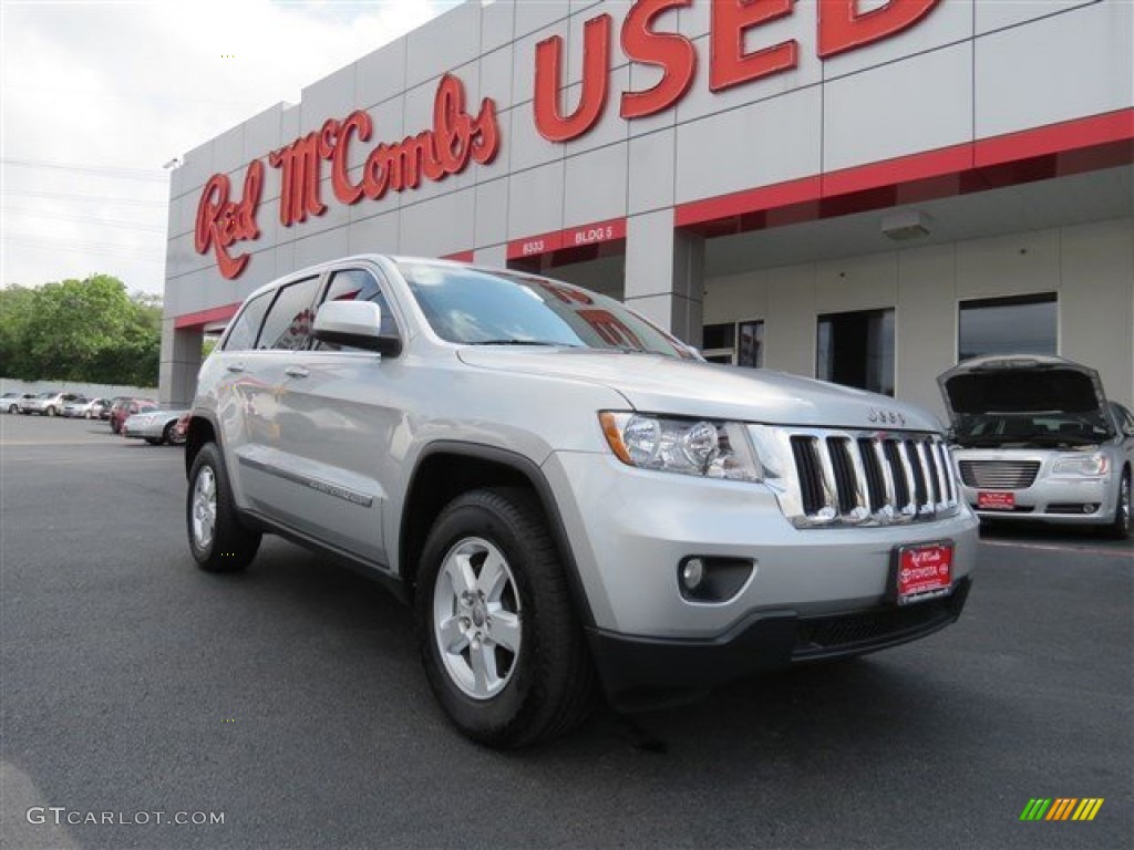 Bright Silver Metallic Jeep Grand Cherokee