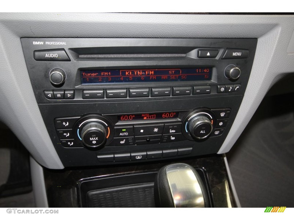 2010 BMW 3 Series 335i Coupe Controls Photos
