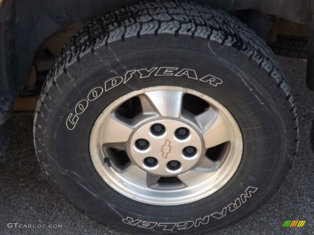 2003 Suburban 1500 LS 4x4 - Light Pewter Metallic / Tan/Neutral photo #5