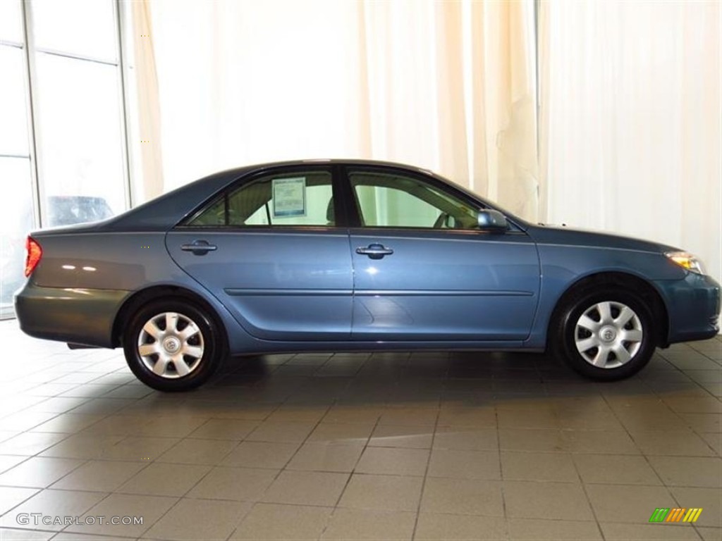 2004 Catalina Blue Metallic Toyota Camry LE 82446405 Photo 2