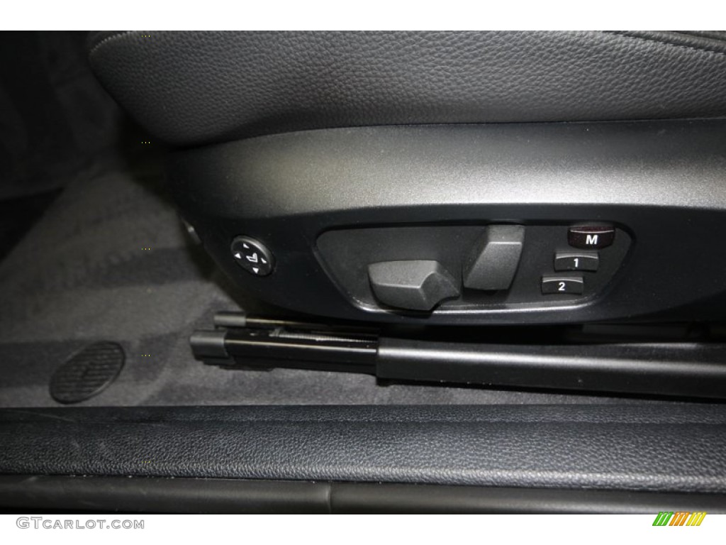 2013 1 Series 128i Coupe - Jet Black / Black photo #18