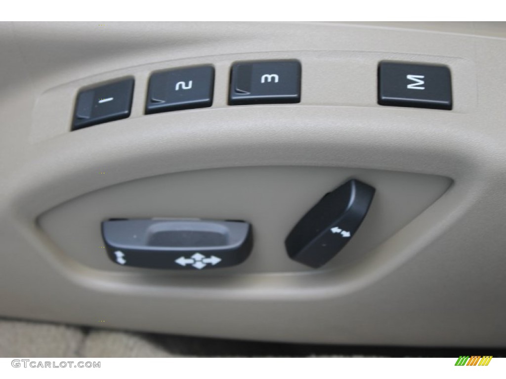 2013 Volvo XC70 3.2 AWD Controls Photo #82463096
