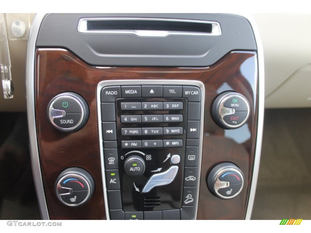 2013 Volvo XC70 3.2 AWD Controls Photo #82463162