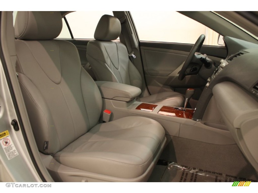 2010 Toyota Camry XLE Front Seat Photos