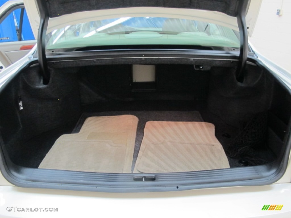 2002 DeVille Sedan - White Diamond Pearl / Neutral Shale photo #9