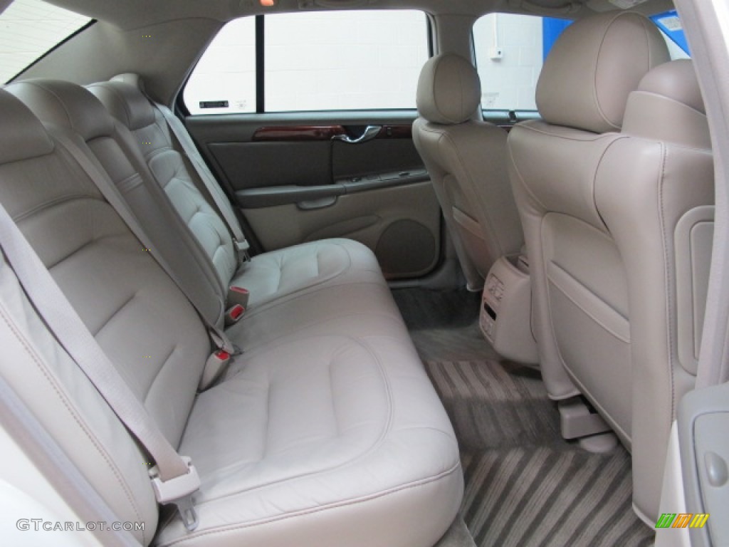2002 DeVille Sedan - White Diamond Pearl / Neutral Shale photo #18