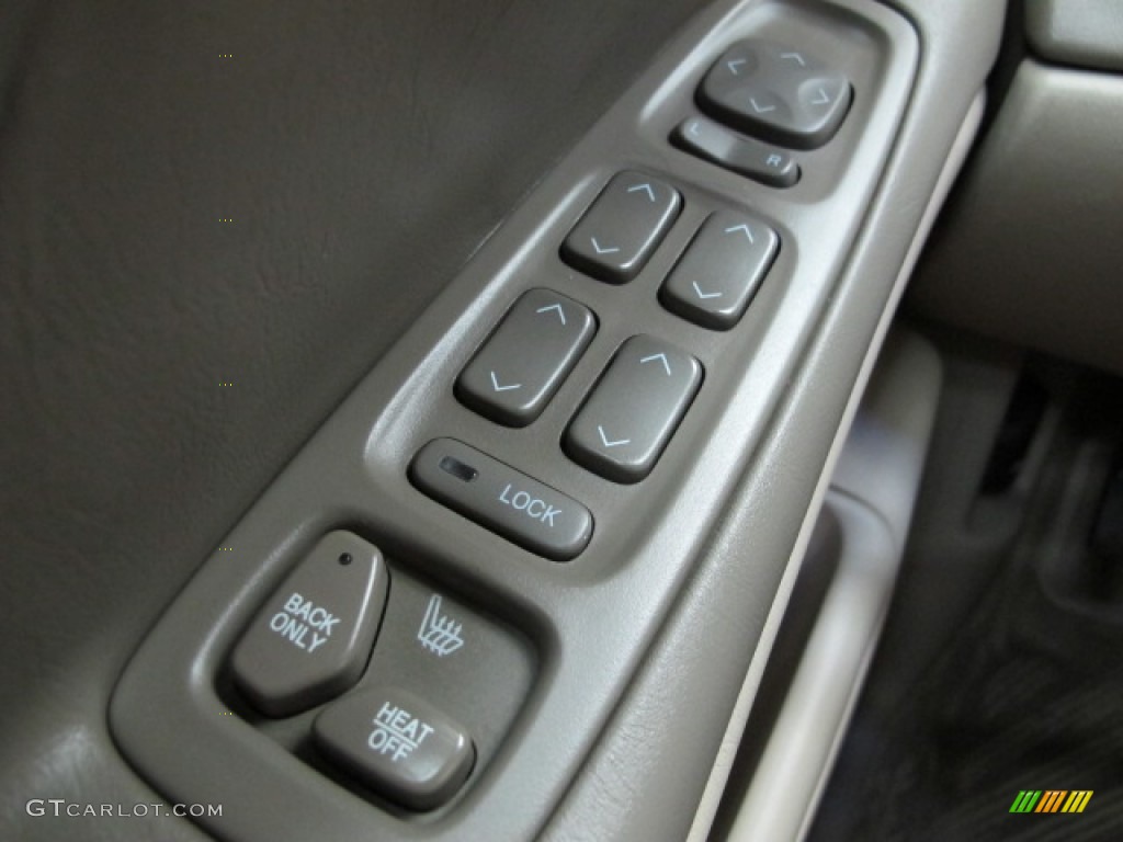 2002 DeVille Sedan - White Diamond Pearl / Neutral Shale photo #32