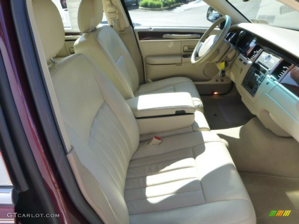 2007 Town Car Signature - Dark Cherry Metallic / Light Camel photo #10