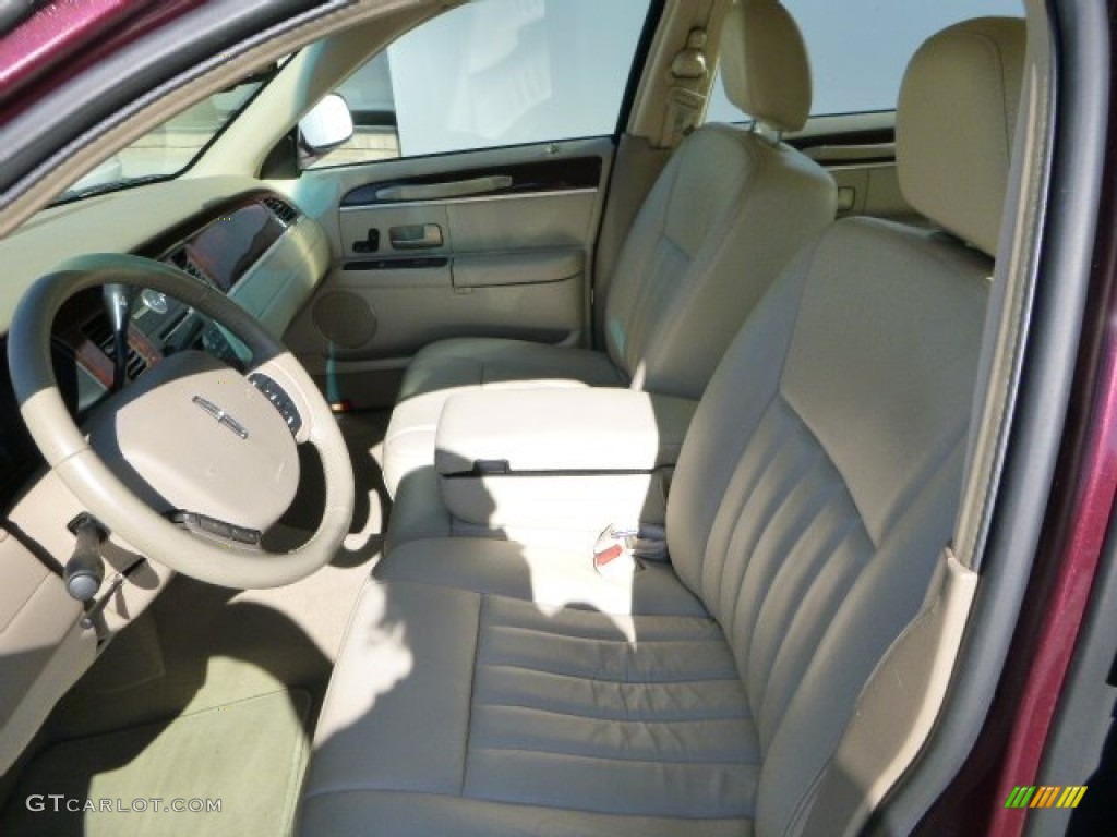 2007 Town Car Signature - Dark Cherry Metallic / Light Camel photo #16