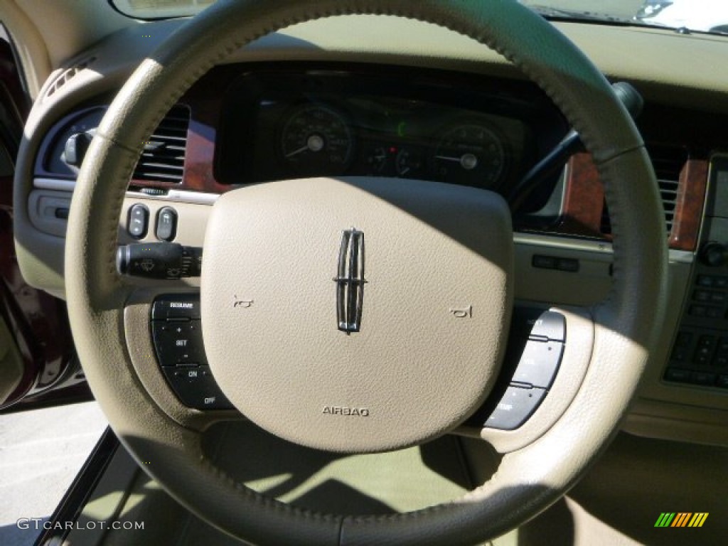 2007 Town Car Signature - Dark Cherry Metallic / Light Camel photo #22