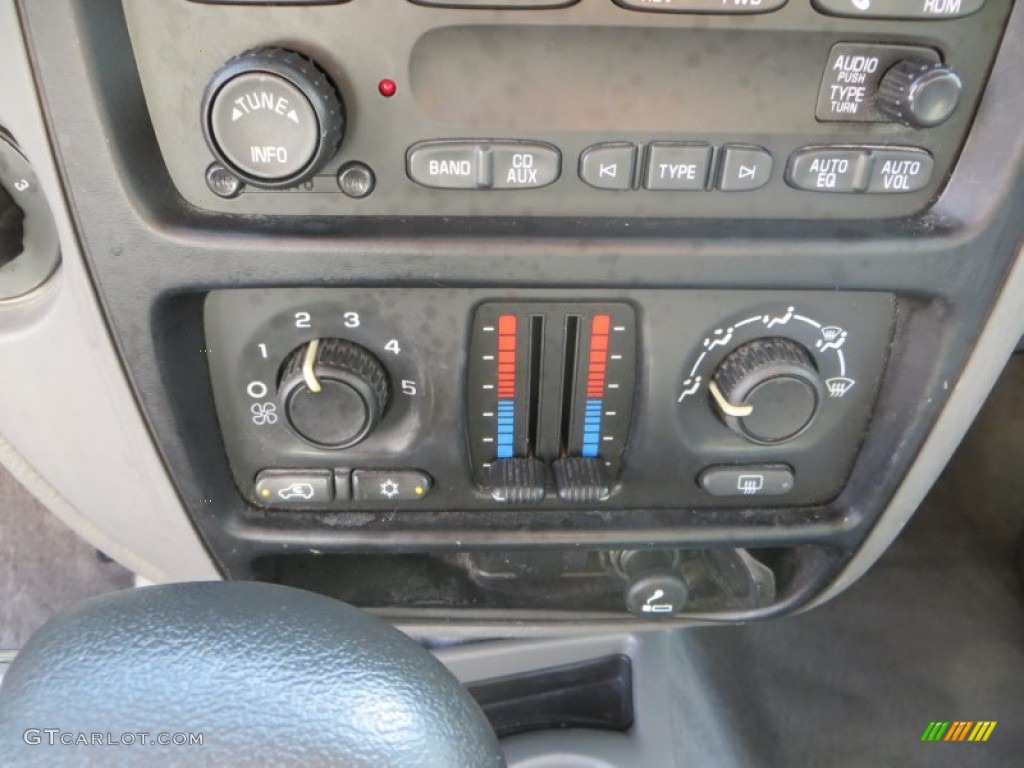 2005 TrailBlazer EXT LS - Emerald Jewel Green Metallic / Light Gray photo #34