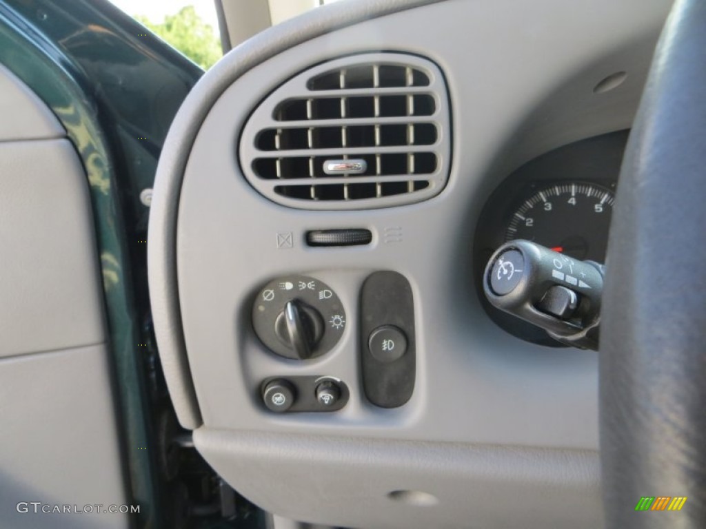 2005 TrailBlazer EXT LS - Emerald Jewel Green Metallic / Light Gray photo #39