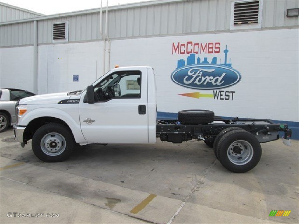 2013 F350 Super Duty XL Regular Cab Dually Chassis - Oxford White / Steel photo #3