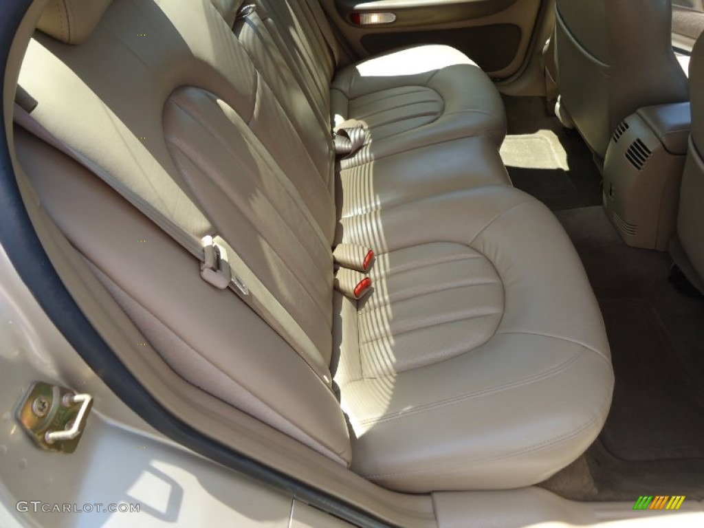 2000 300 M Sedan - Champagne Pearl / Camel/Tan photo #16