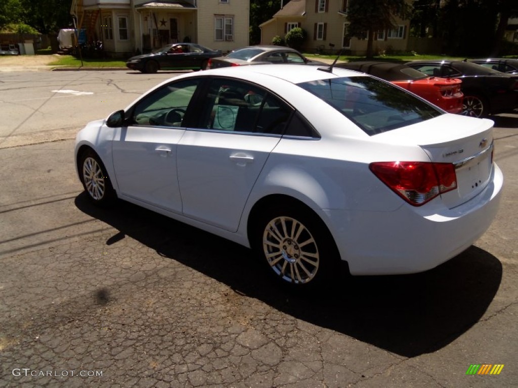 2013 Cruze ECO - Summit White / Jet Black/Sport Red photo #5