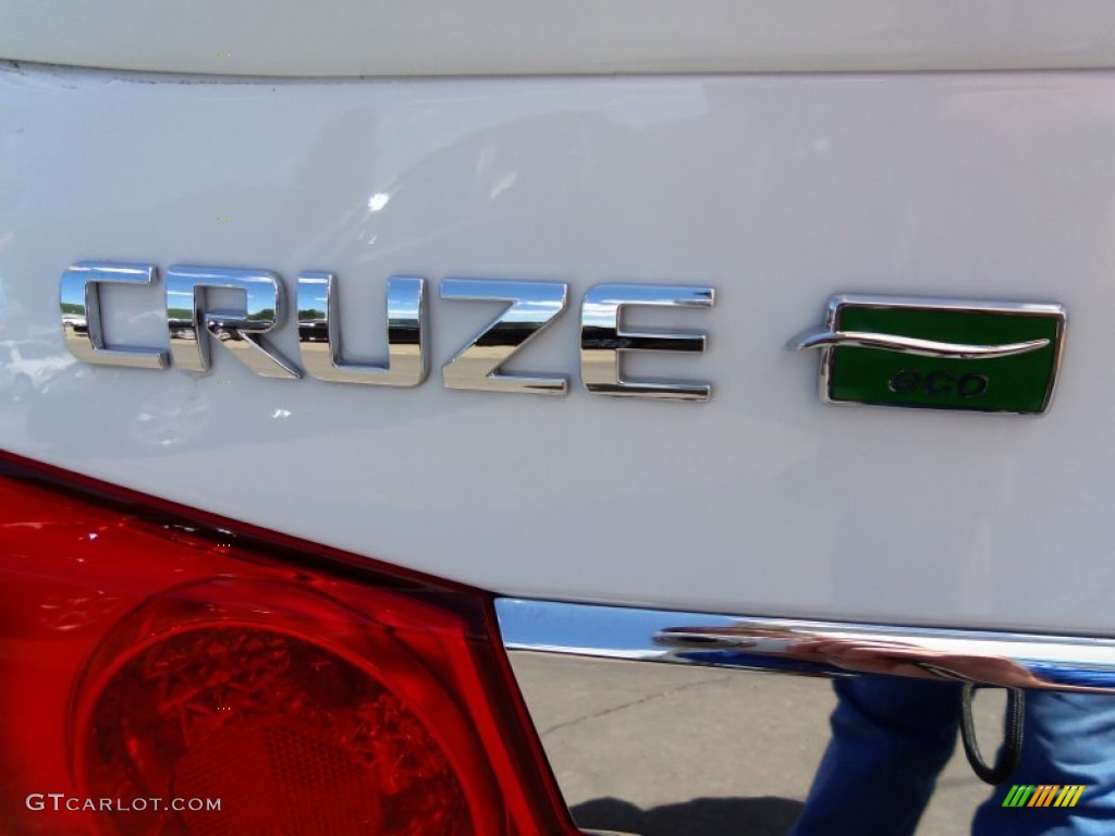 2013 Cruze ECO - Summit White / Jet Black/Sport Red photo #10