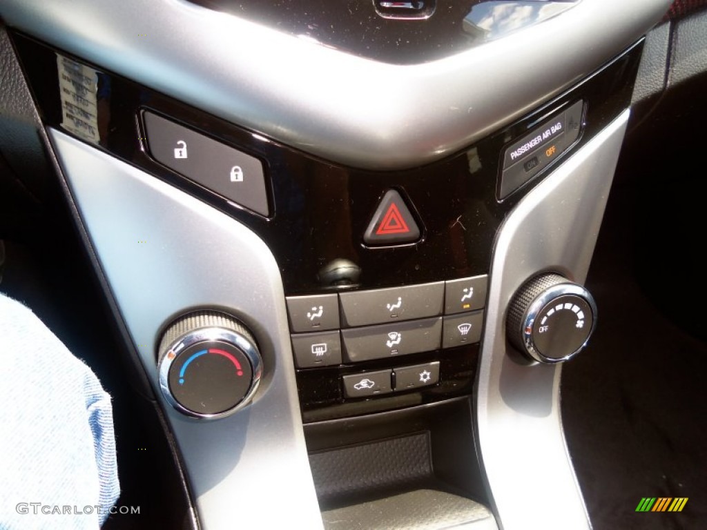 2013 Cruze ECO - Summit White / Jet Black/Sport Red photo #28