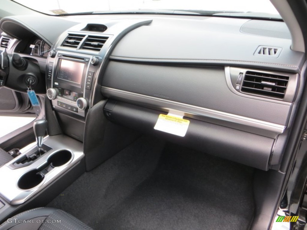 2013 Camry SE - Attitude Black Metallic / Black photo #16