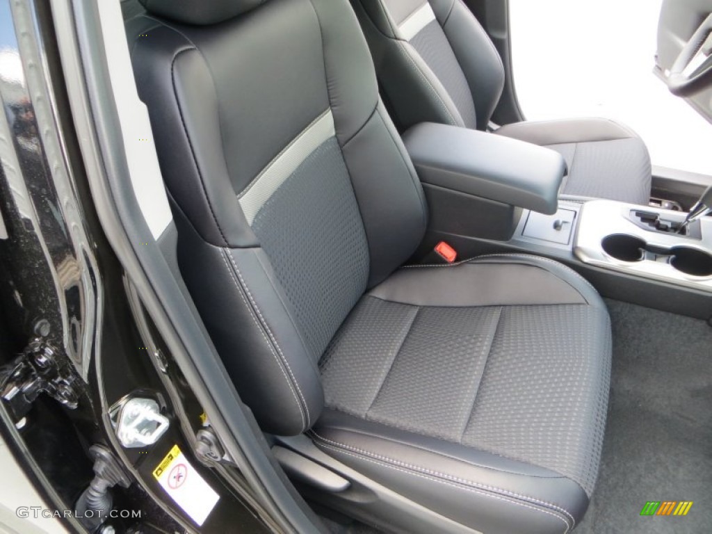 2013 Camry SE - Attitude Black Metallic / Black photo #17