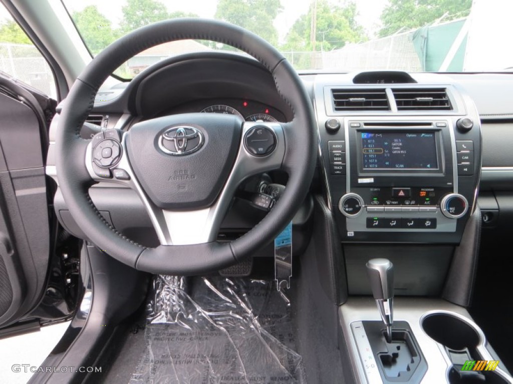 2013 Camry SE - Attitude Black Metallic / Black photo #24