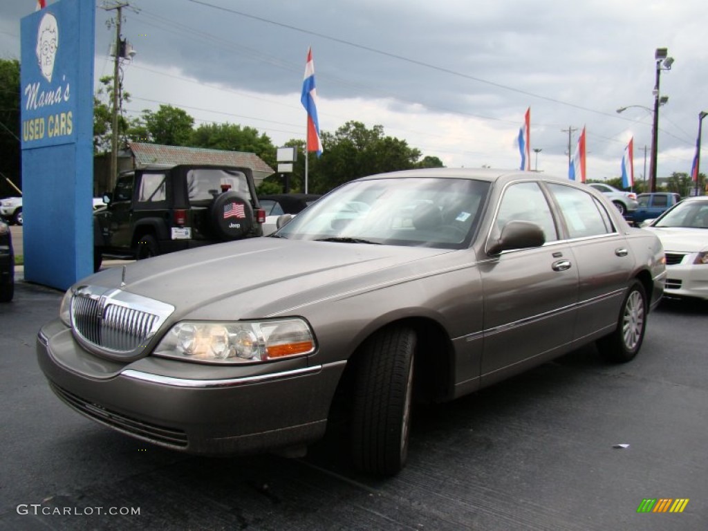 2003 Town Car Signature - Charcoal Grey Metallic / Medium Dark Parchment/Light Parchment photo #27