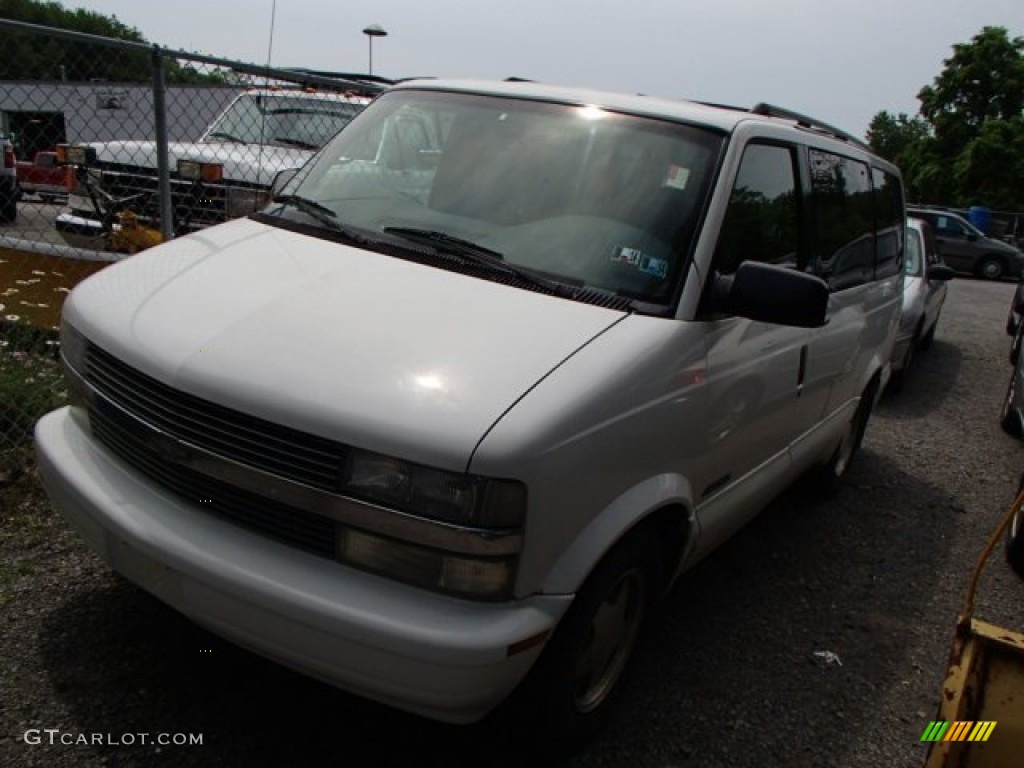 2000 Astro Passenger Van - Ivory White / Medium Gray photo #3