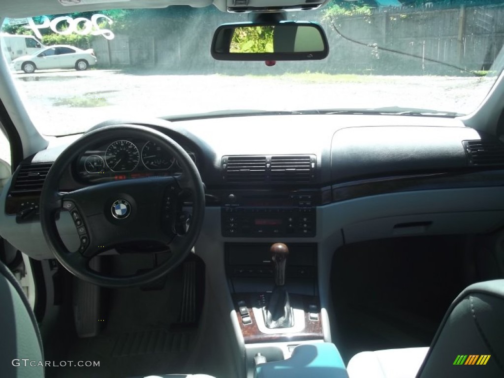 2004 3 Series 330xi Sedan - Alpine White / Grey photo #23