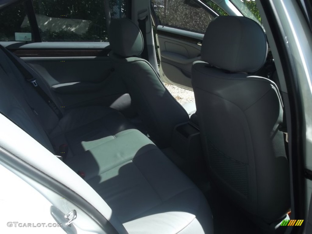 2004 3 Series 330xi Sedan - Alpine White / Grey photo #26