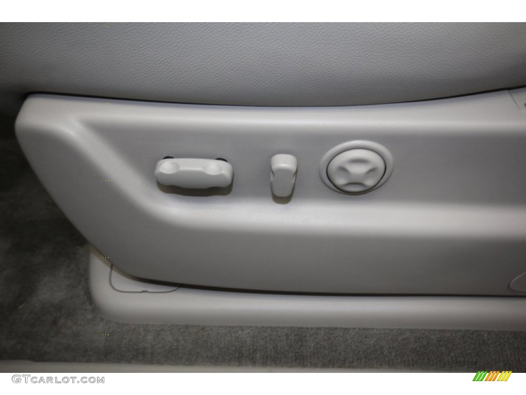 2011 GMC Yukon XL 2500 SLT Controls Photo #82492373