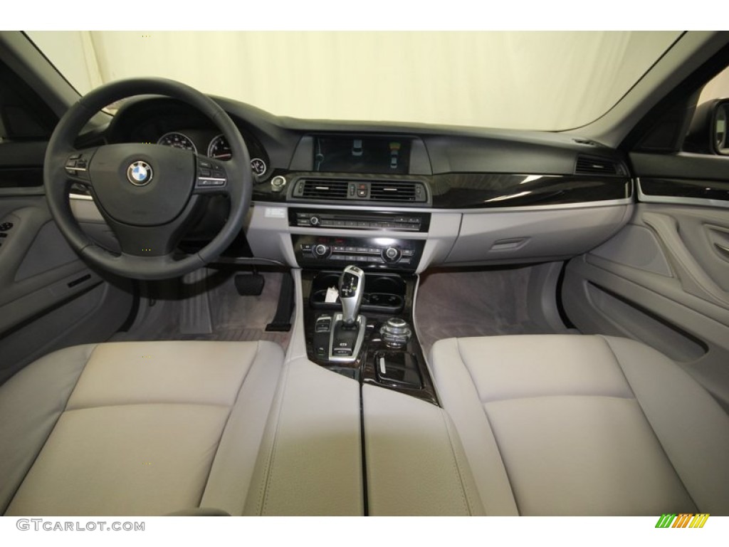 2012 BMW 5 Series 528i Sedan Everest Gray Dashboard Photo #82498553
