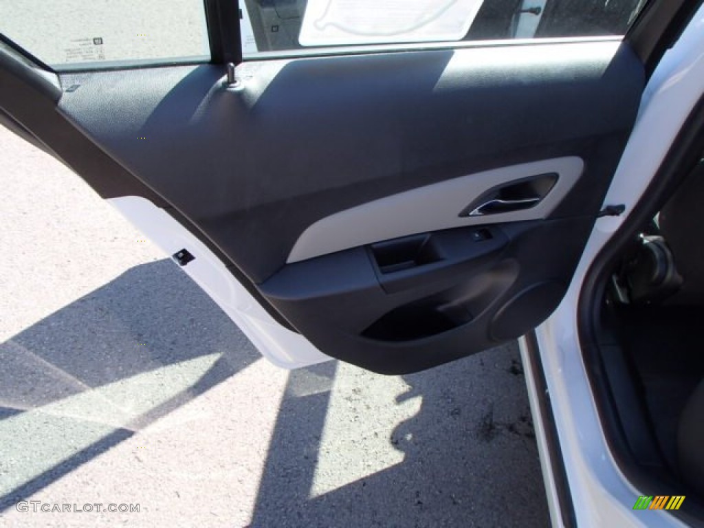 2013 Cruze LS - Summit White / Jet Black/Medium Titanium photo #14