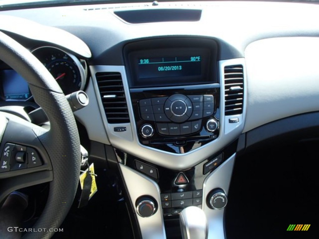 2013 Cruze LS - Summit White / Jet Black/Medium Titanium photo #16