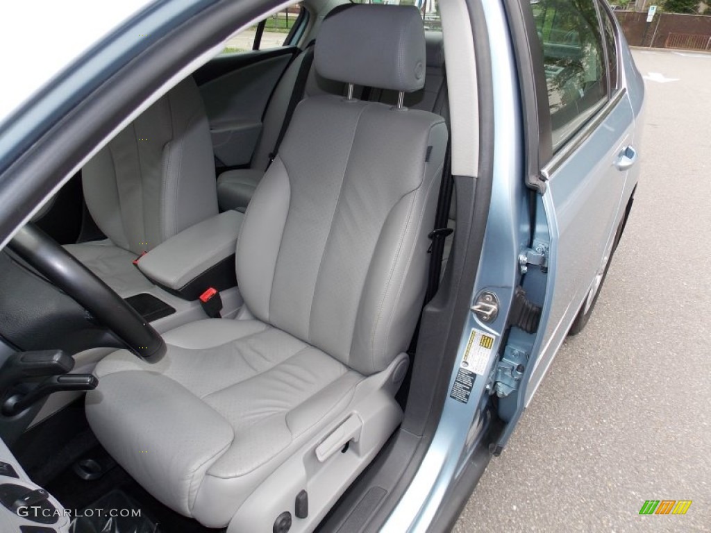 2006 Volkswagen Passat 2.0T Sedan Front Seat Photo #82504073