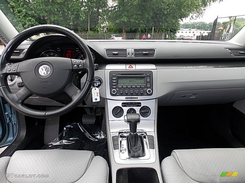 2006 Volkswagen Passat 2.0T Sedan Classic Grey Dashboard Photo #82504148