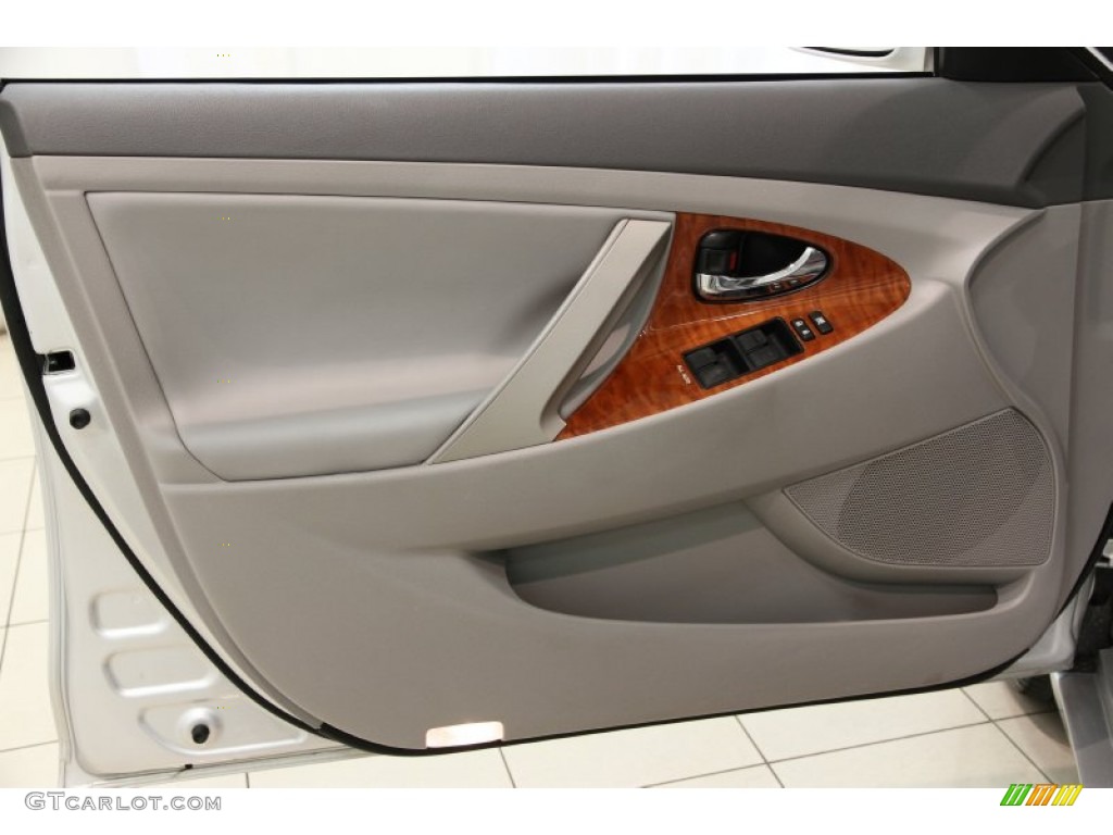 2011 Toyota Camry XLE Ash Door Panel Photo #82505610