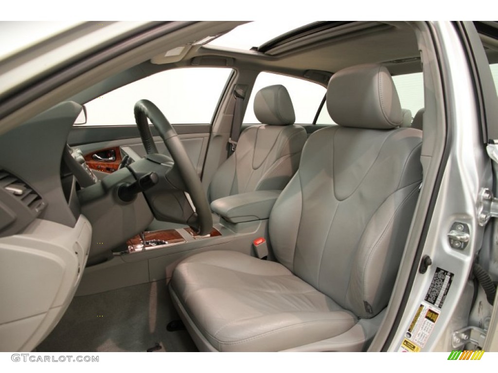 2011 Toyota Camry XLE Front Seat Photo #82505630