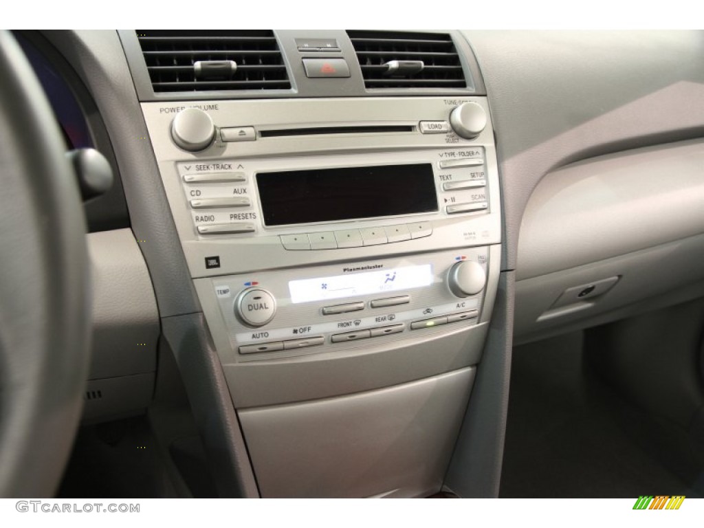 2011 Toyota Camry XLE Controls Photos