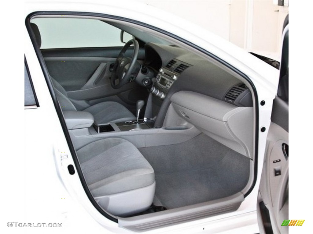 2010 Camry LE - Super White / Ash Gray photo #13