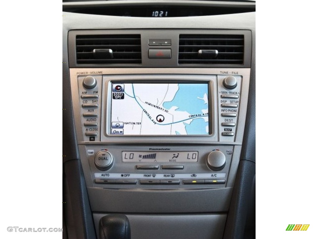 2011 Toyota Camry XLE V6 Navigation Photos