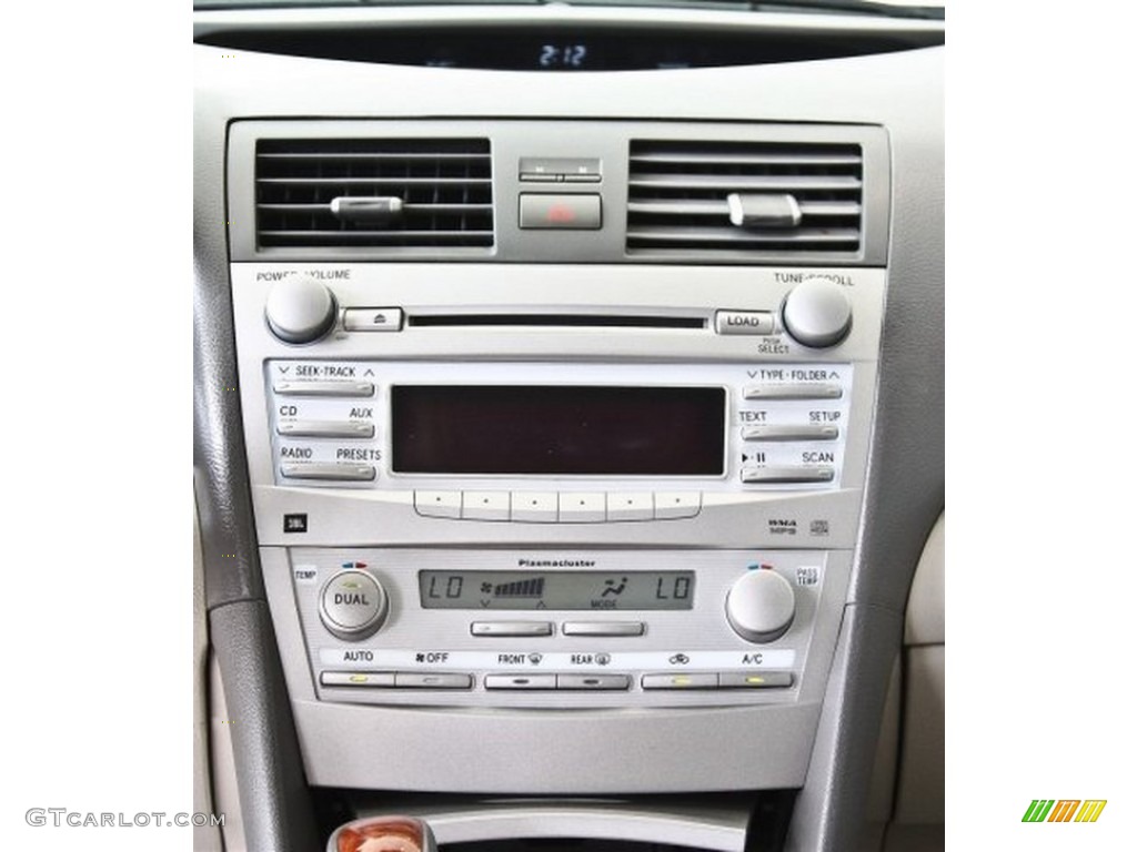2010 Toyota Camry XLE V6 Controls Photos