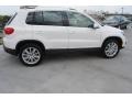 Candy White - Tiguan SE Photo No. 9