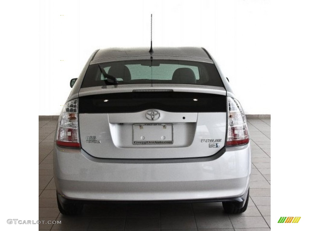 2010 Prius Hybrid III - Classic Silver Metallic / Dark Gray photo #3