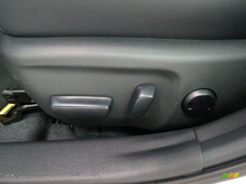 2013 Camry SE - Classic Silver Metallic / Black photo #9