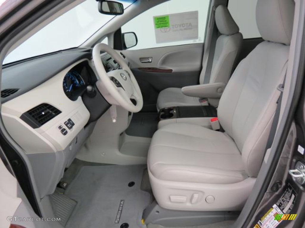 Light Gray Interior 2013 Toyota Sienna XLE Photo #82522055
