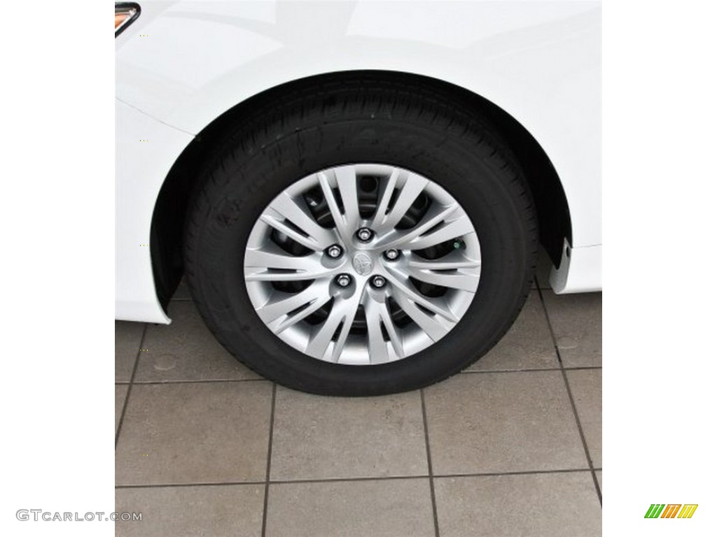 2013 Camry LE - Super White / Ash photo #5