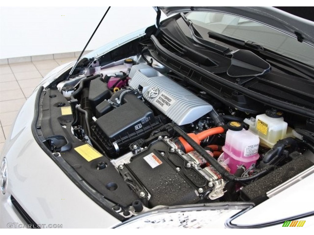 2013 Toyota Prius Three Hybrid 1.8 Liter DOHC 16-Valve VVT-i 4 Cylinder/Electric Hybrid Engine Photo #82526930