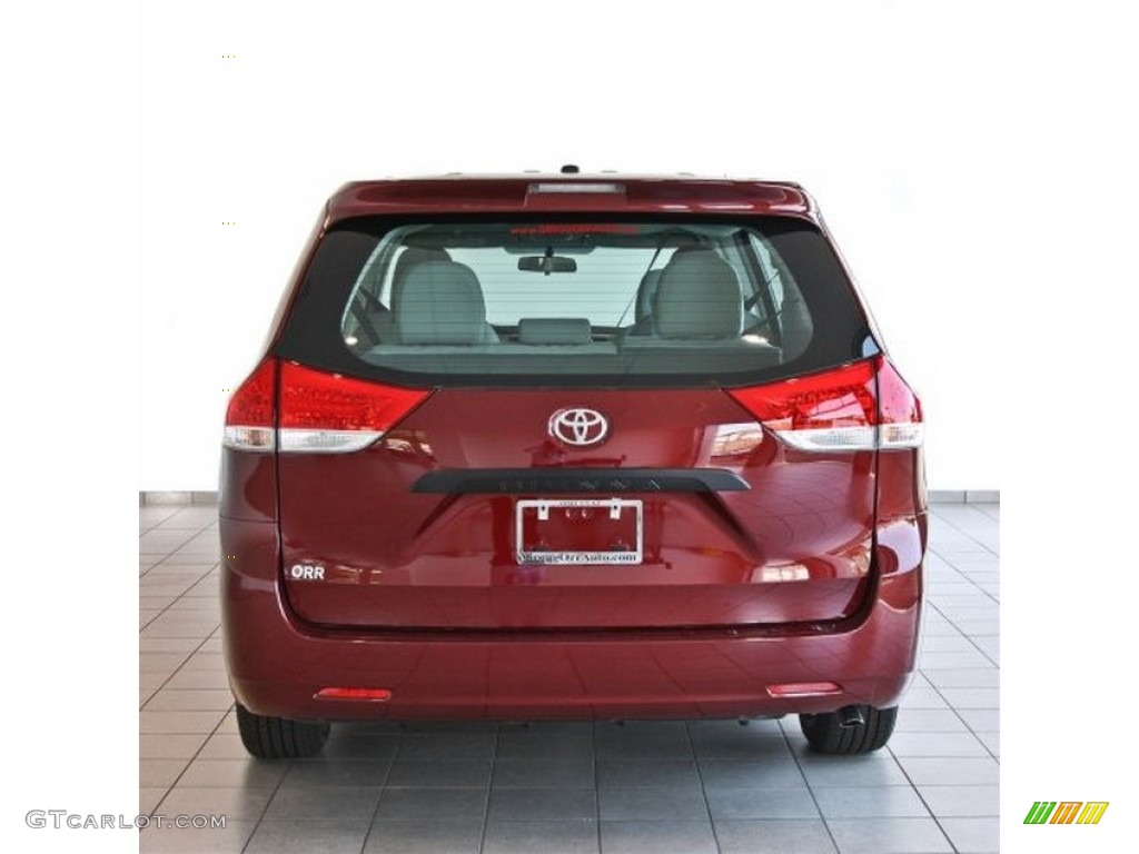 2013 Sienna V6 - Salsa Red Pearl / Light Gray photo #4